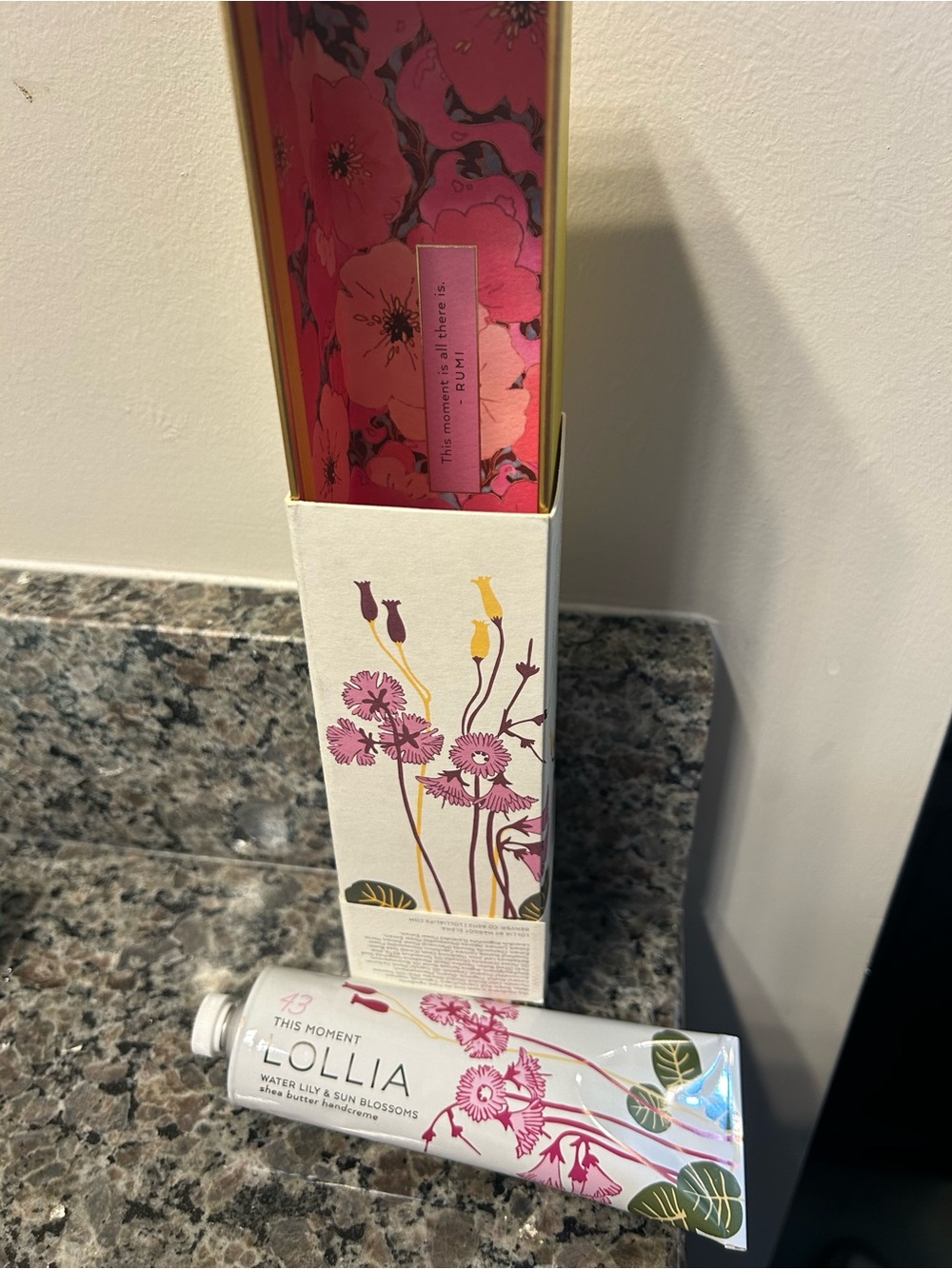 TOLIA This Moment Water Lily & Sun Blossoms Moisturizer - Pink Floral